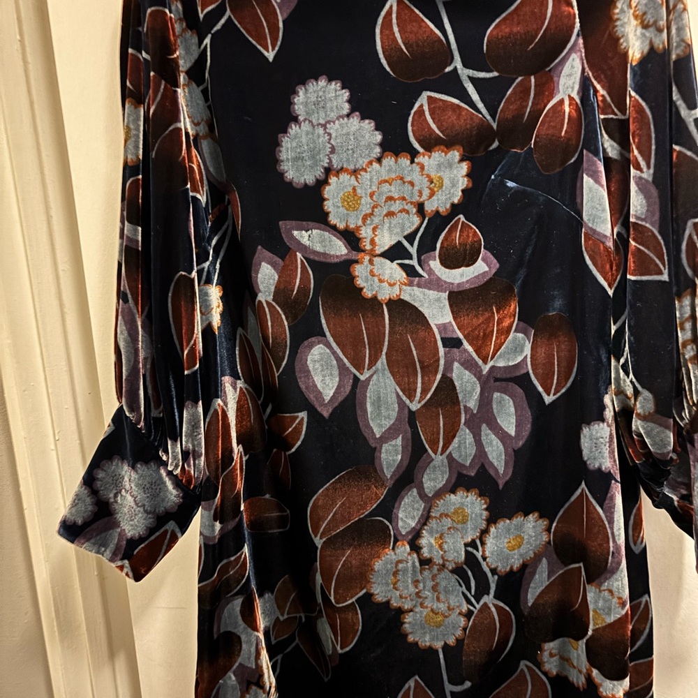NWT STUNNING Ann Taylor Long Sleeve Blues & Burgundy Floral Velvet Shift Dress! - Picture 3 of 12